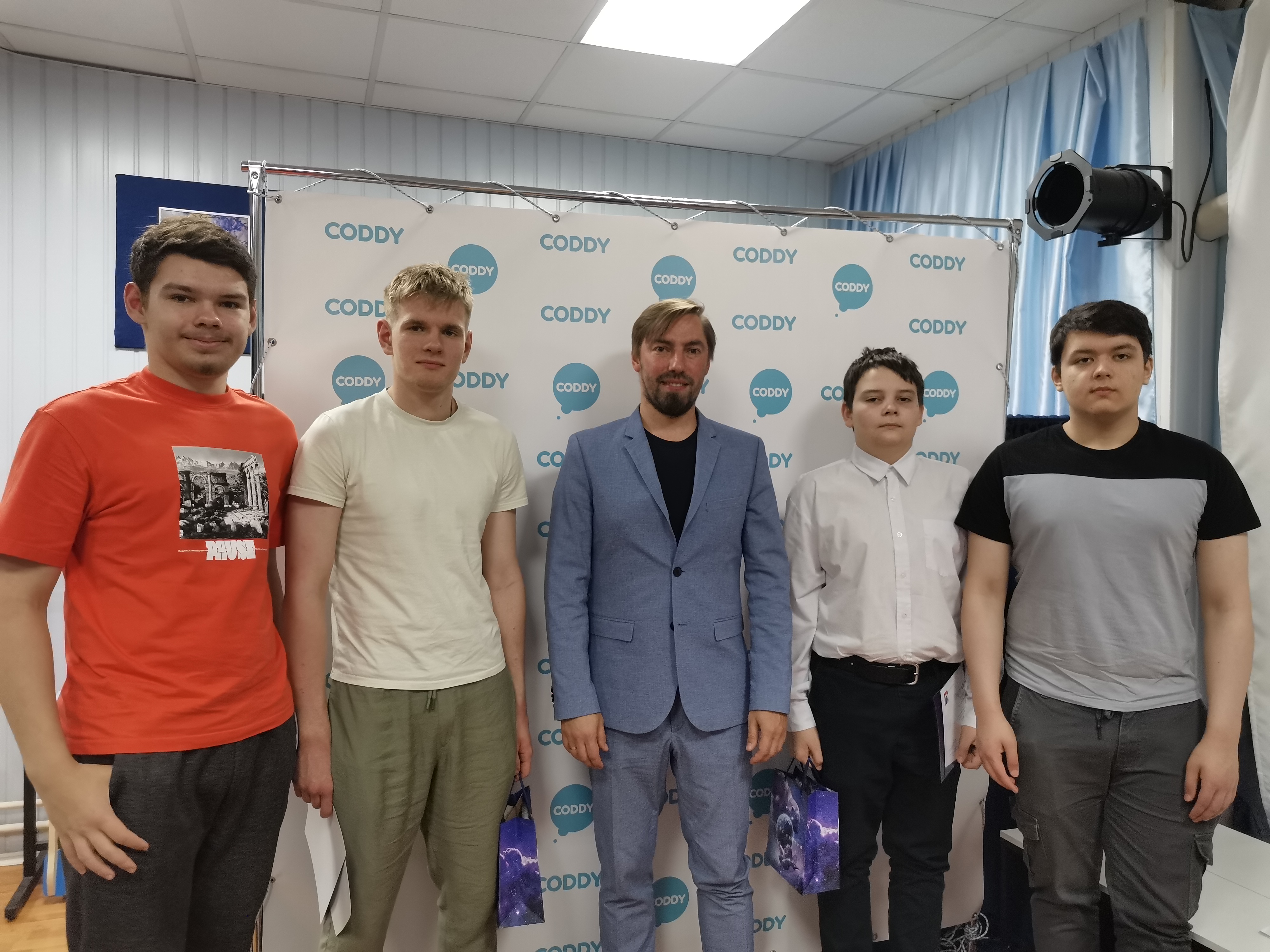 Юные IT-таланты представили космические проекты на конференции «Шаги в будущее»